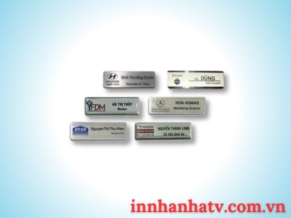 bảng tên nhân viên bằng inox